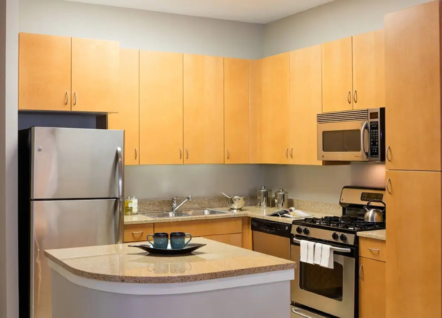 Global Luxury Suites at Town Center South