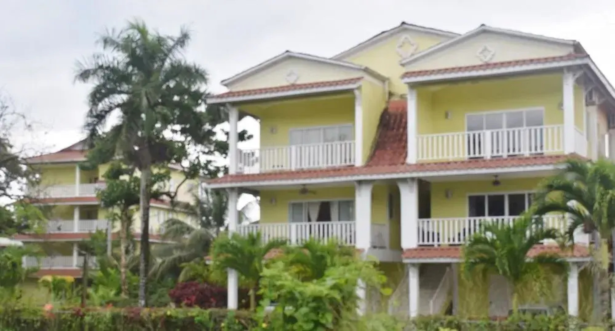 Jardines Vista del Mar Condos