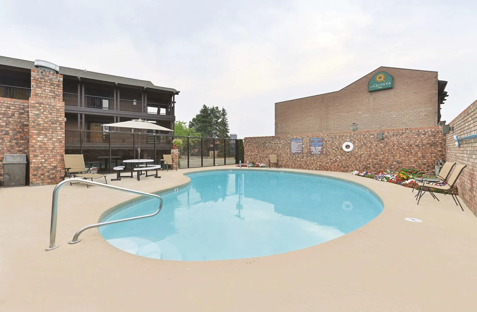 Sandpoint Hotel & Suites Downtown