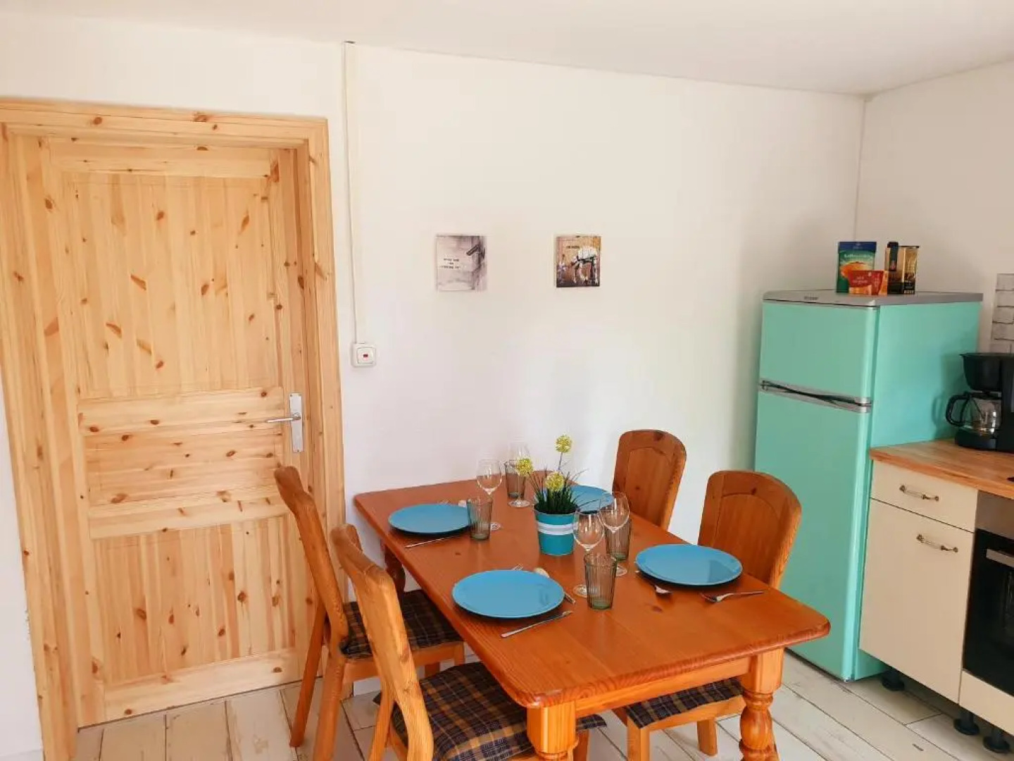 Große Bauernhaus Ferienwohnungen bis 100qm mit Grillhütte & Garten & E-Bike-Verleih