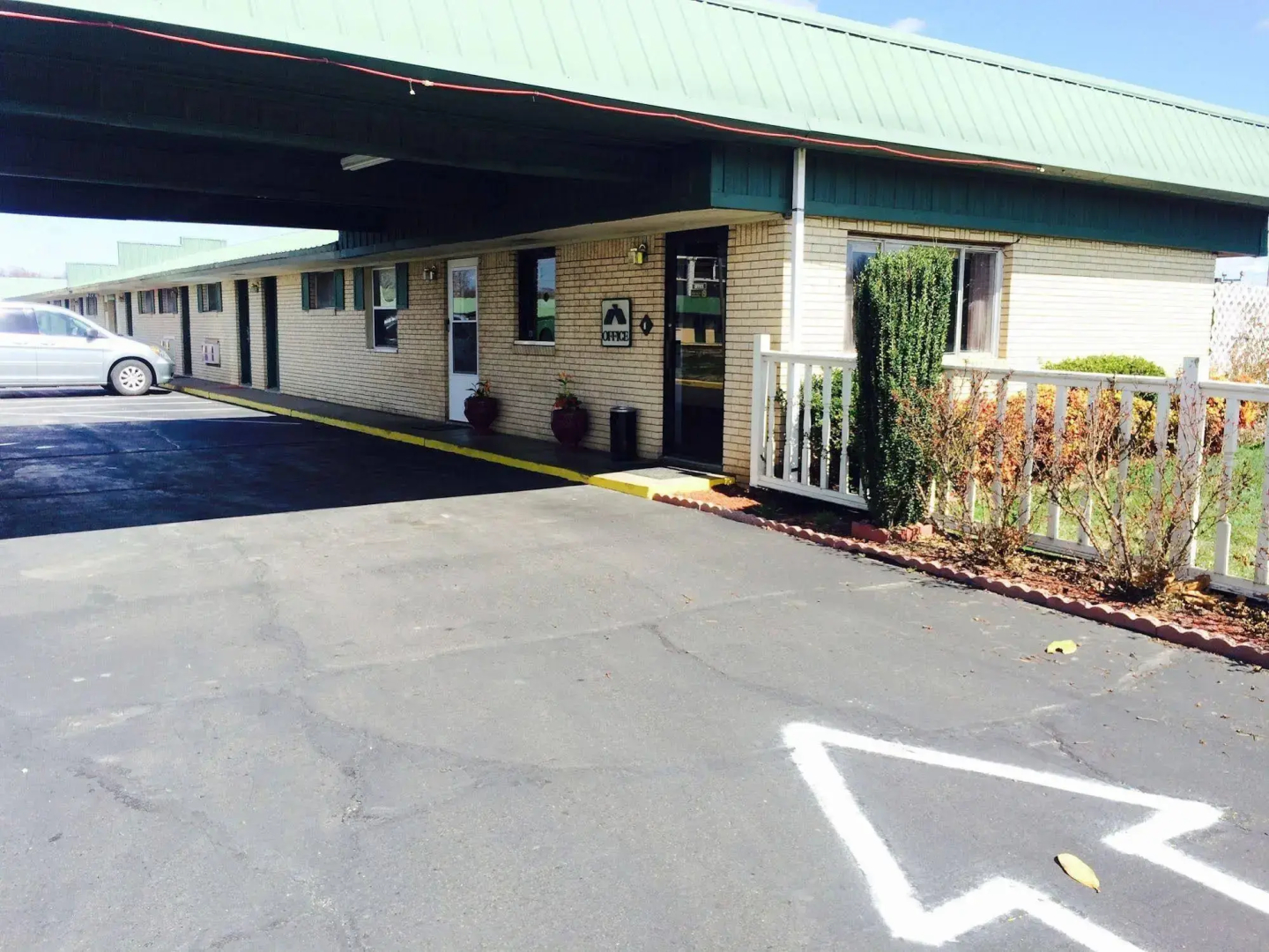 Super Inn & Suites