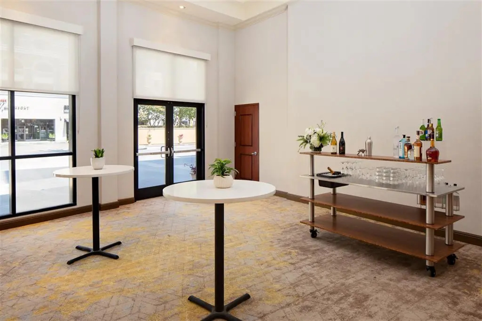 Hotel Zessa Orange County Airport, a DoubleTree by Hilton