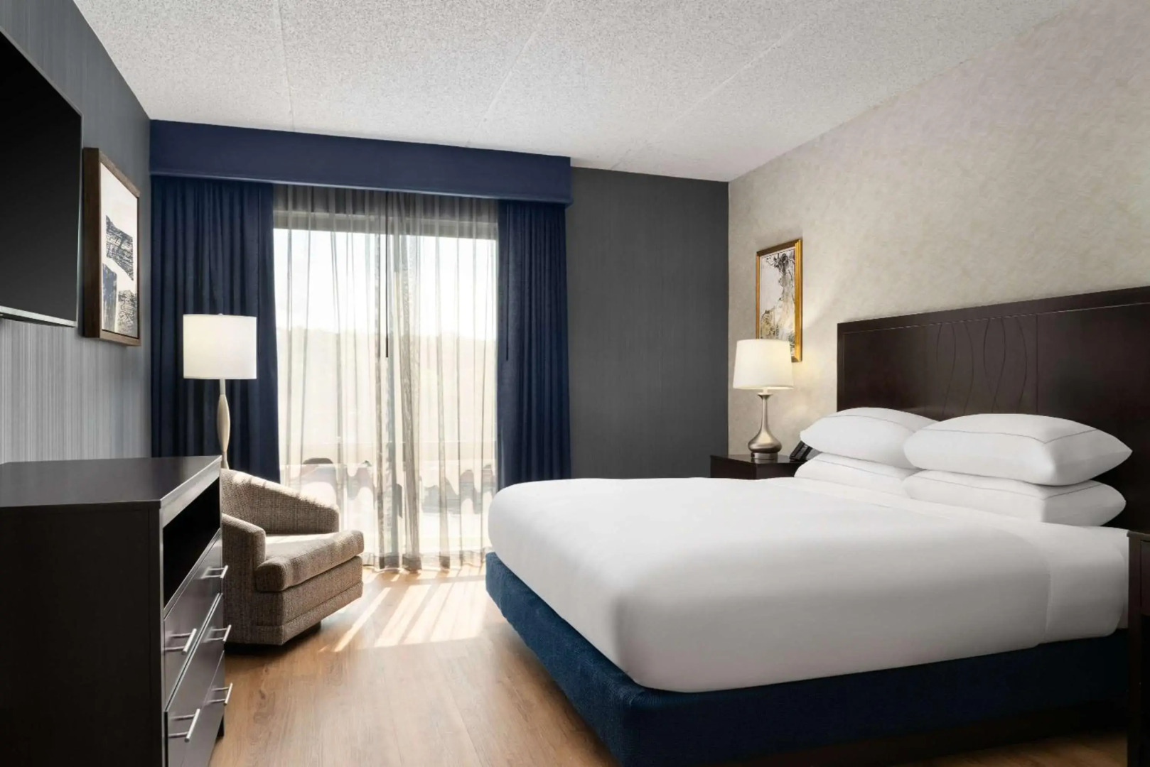 DoubleTree by Hilton Hartford - Bradley Airport