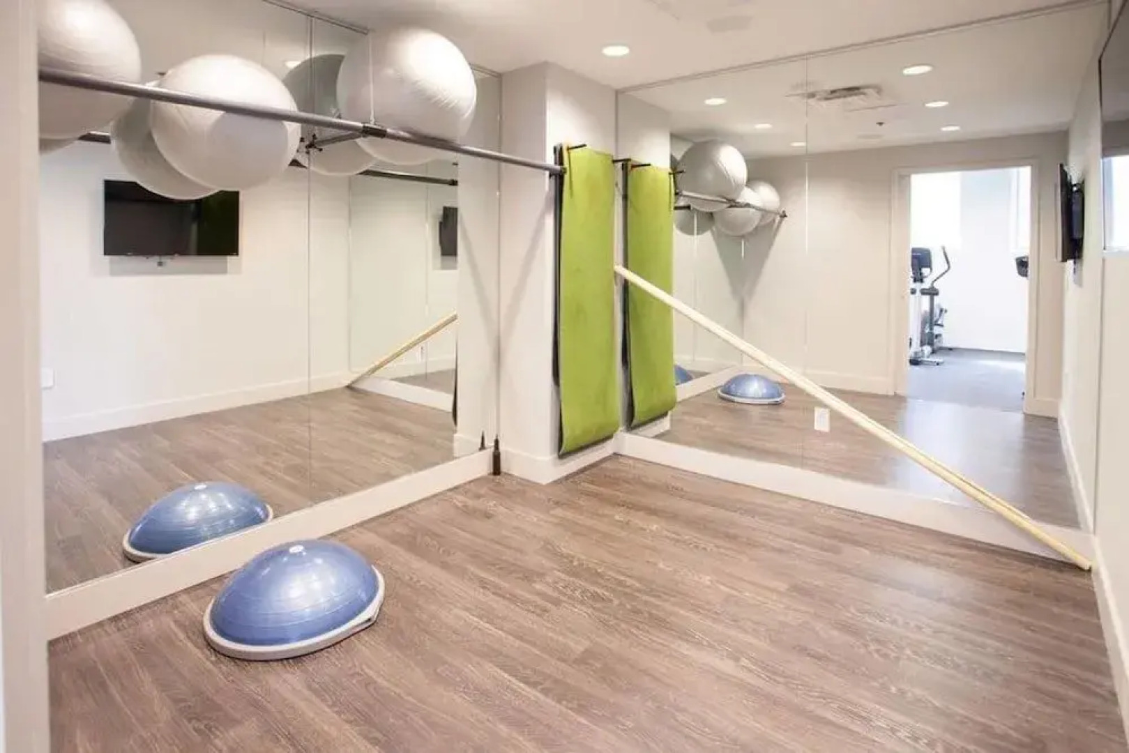 MONTCLAIR - Modern CWE Apts near BJC by Zencity