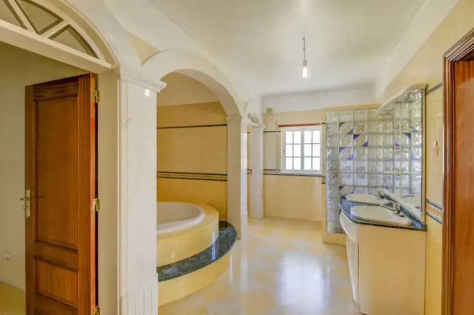 Villa - 6 Bedrooms with Pool and WiFi - 104371