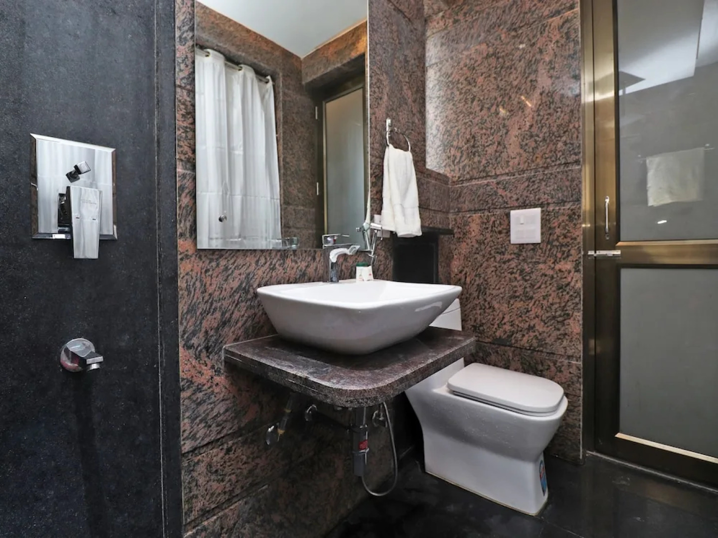 Oyo 36075 Jjk Rukmini Vilas Hotel And Banquet