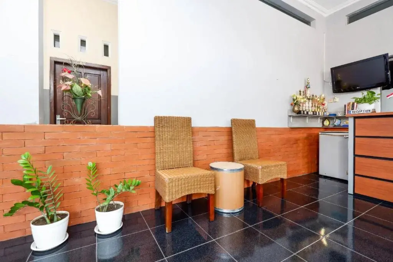 SPOT ON 2209 Solo Point Guest House Syariah