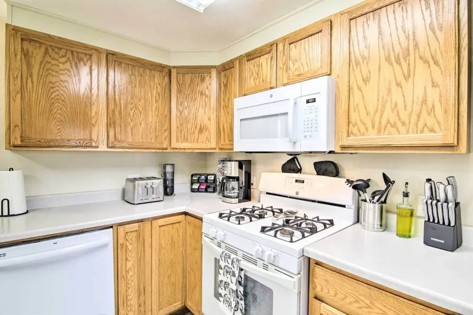 Montana's Emigrant Peaks Getaway: Apt w/ Mtn Views