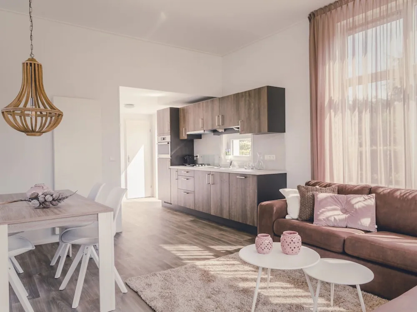 Designed Chalet With Dishwasher, Near Water