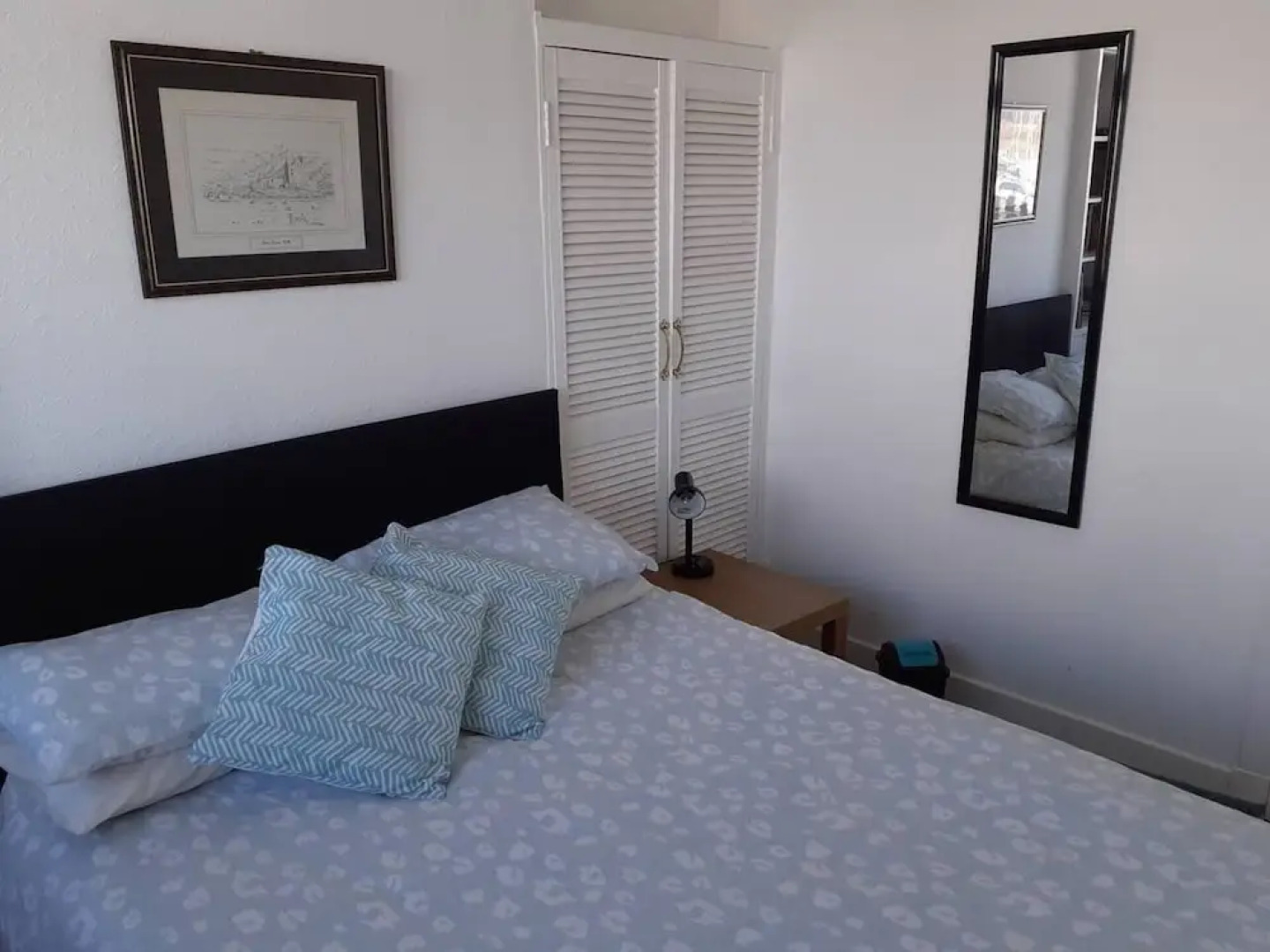 Marina View, Lovely Upper 3 Bedroom Apartment