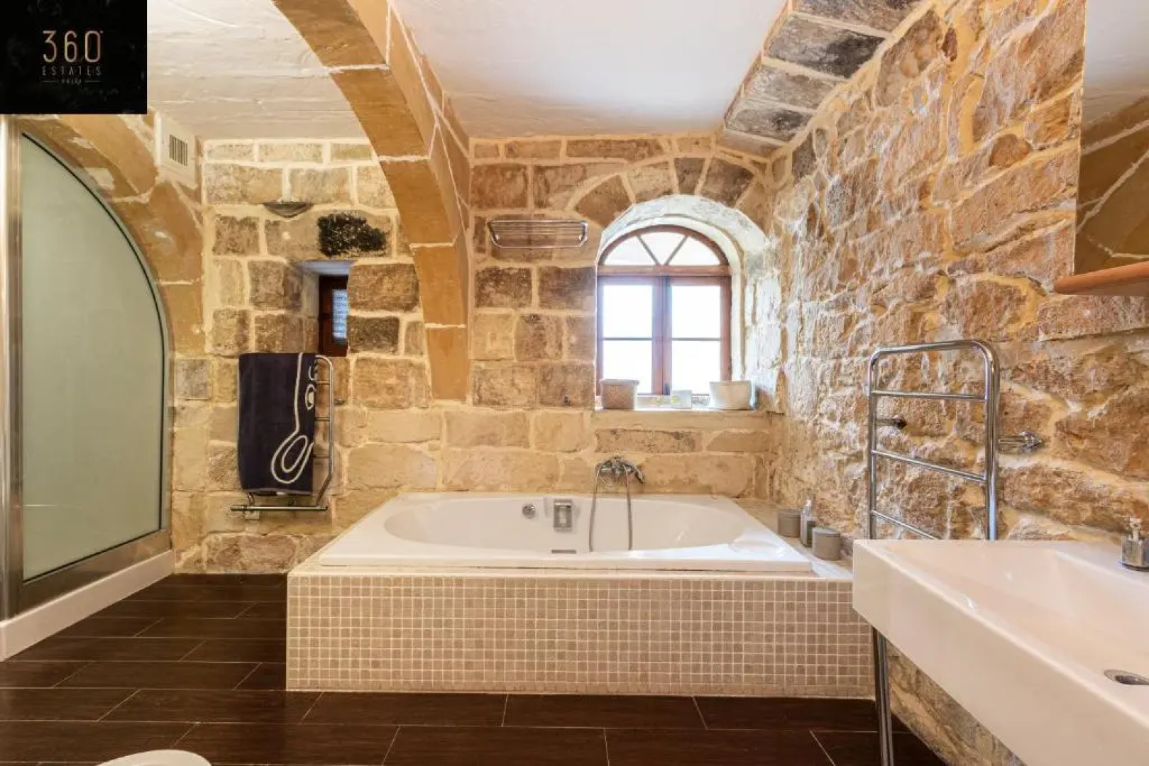 Beautiful, Designer villa with Private pool & BBQ by 360 Estates