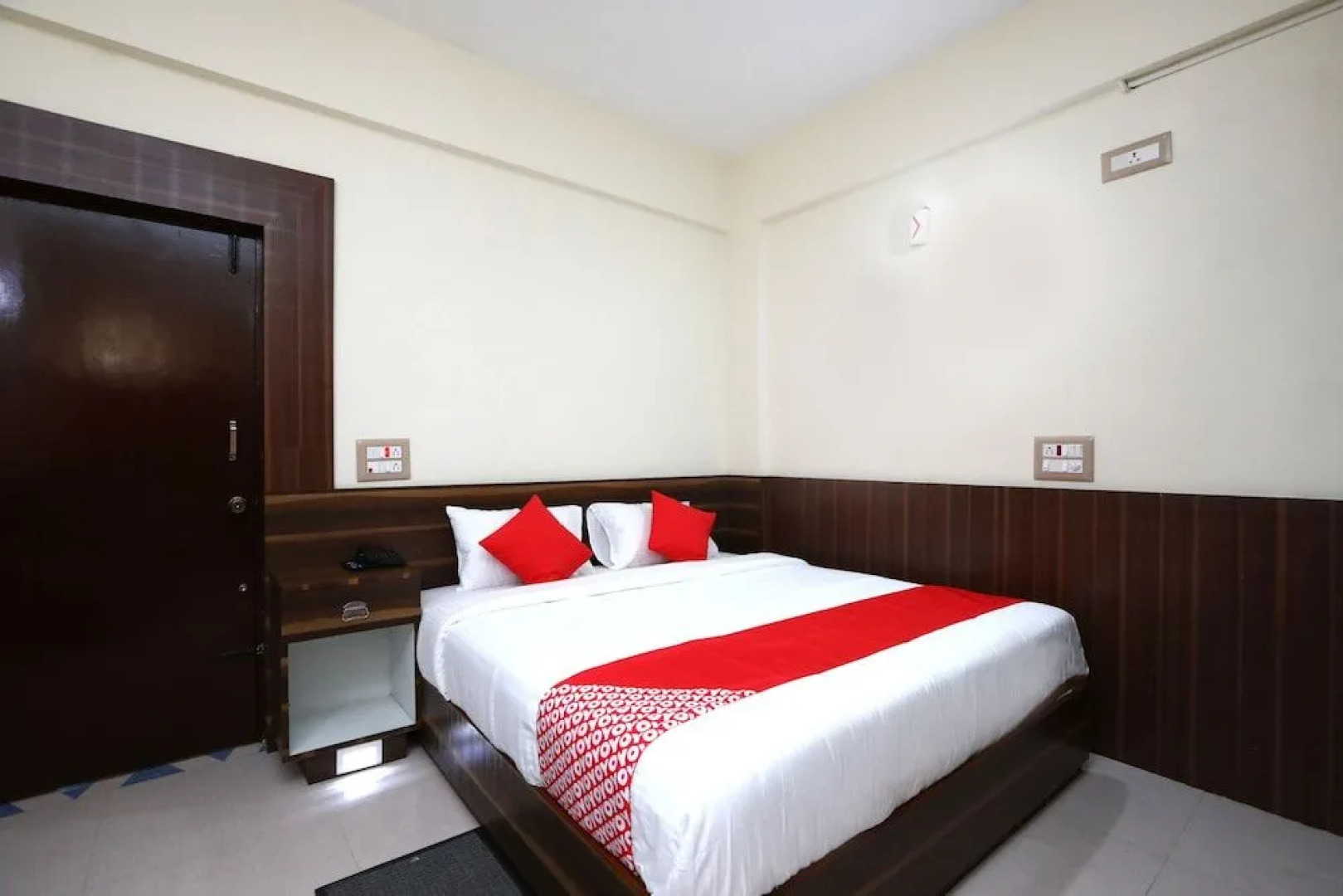 OYO 24260 Nanjunda Palace