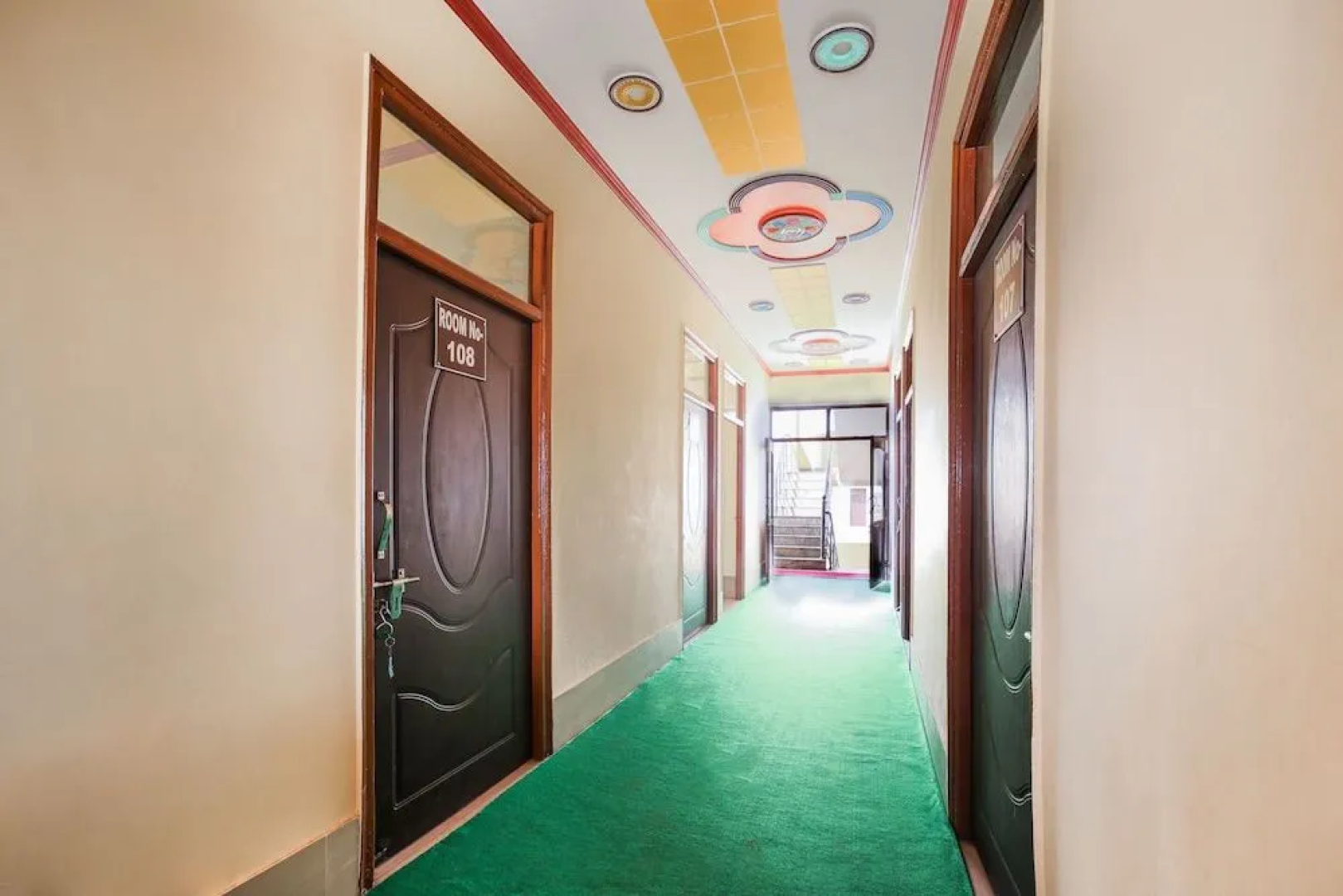 Oyo 44660 Muni Ji Restaurant And Hotel