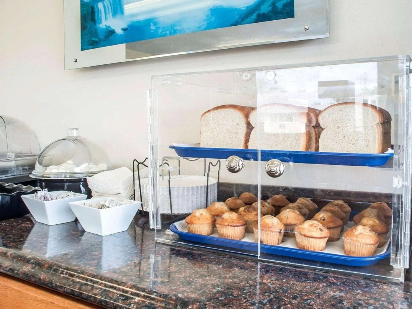 Rodeway Inn & Suites Niagara Falls