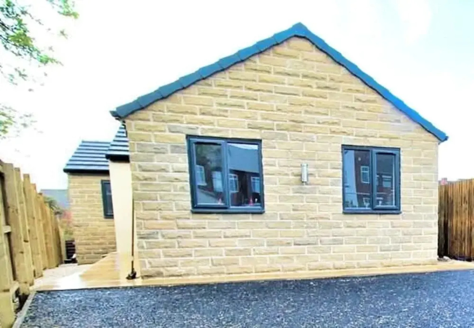 2 Bed Bungalow - Enclosed Garden - Wheel Chair Acc