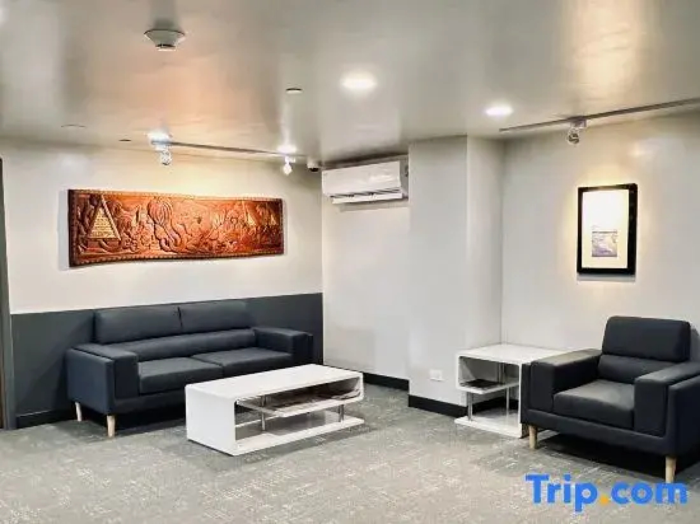 West Plaza Hotel at Lebuu Street