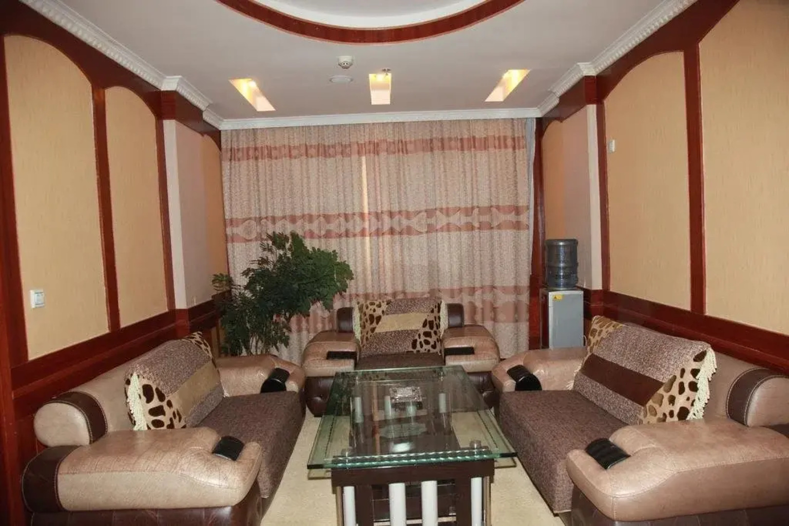 Tibet Shannan Yulong Holiday Hotel