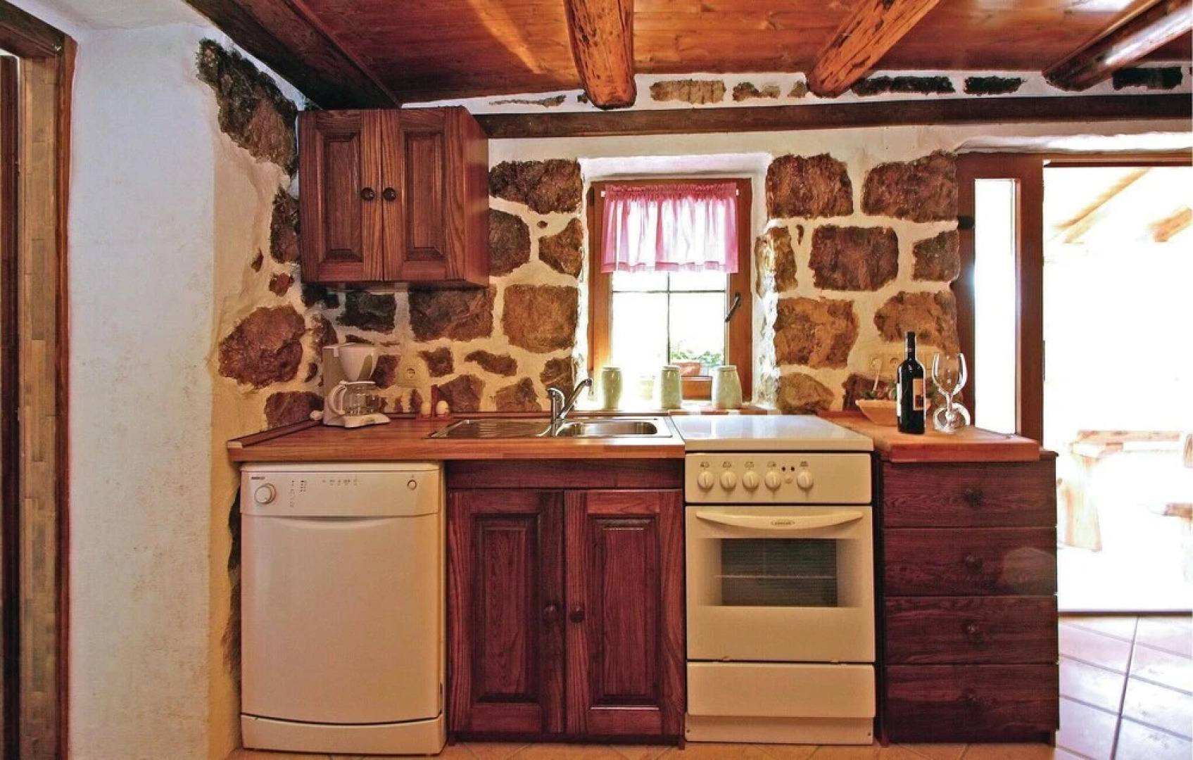 Awesome Home in Supetarska Draga With Wifi and 2 Bedrooms