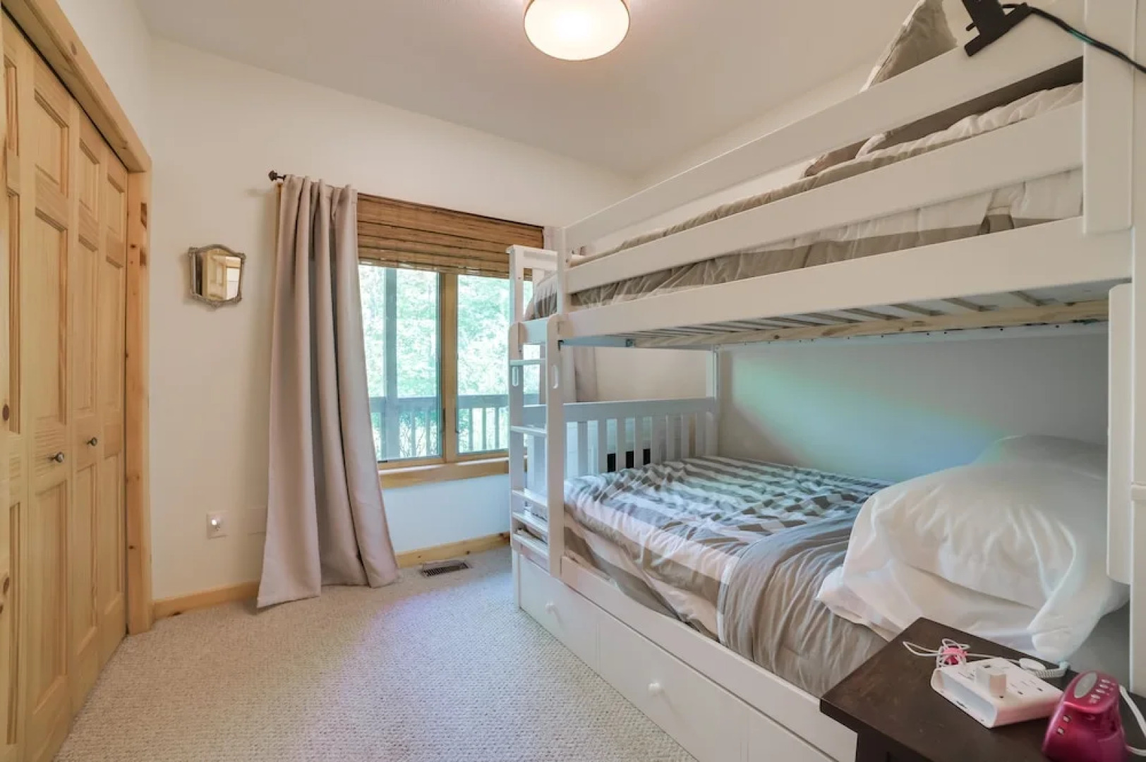 Modern Bellaire Condo: Pool Access, Near Skiing!