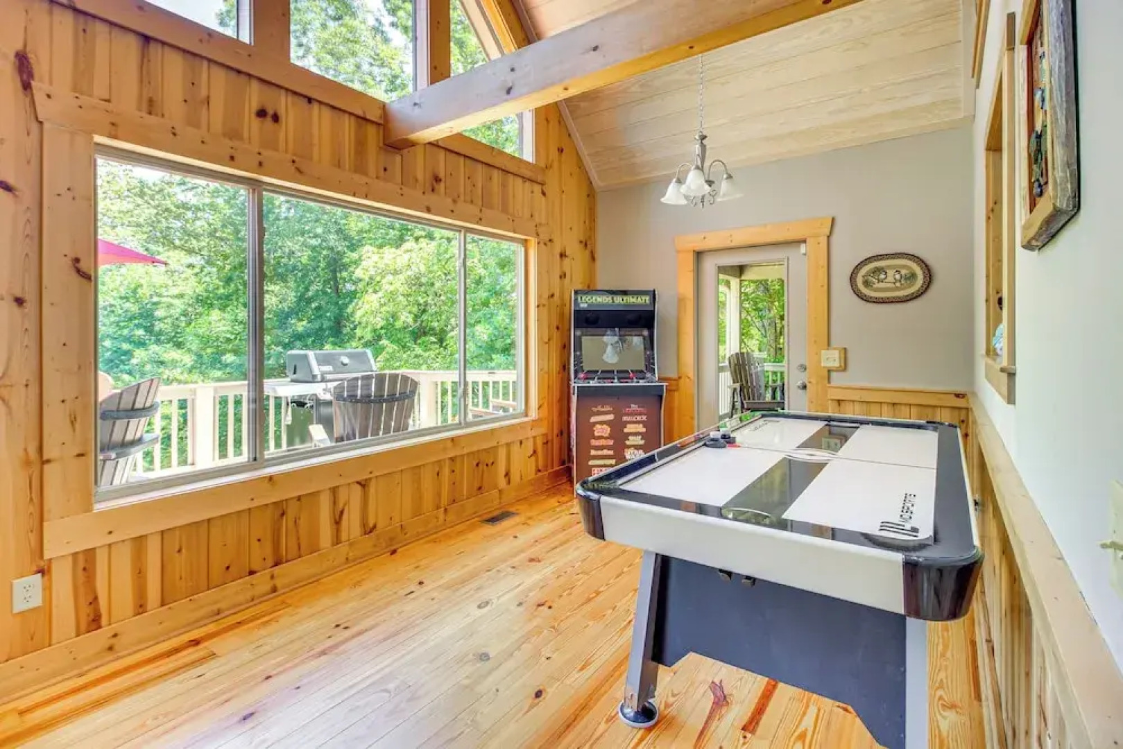 Ellijay Cabin w/ Hot Tub & Mountain Views