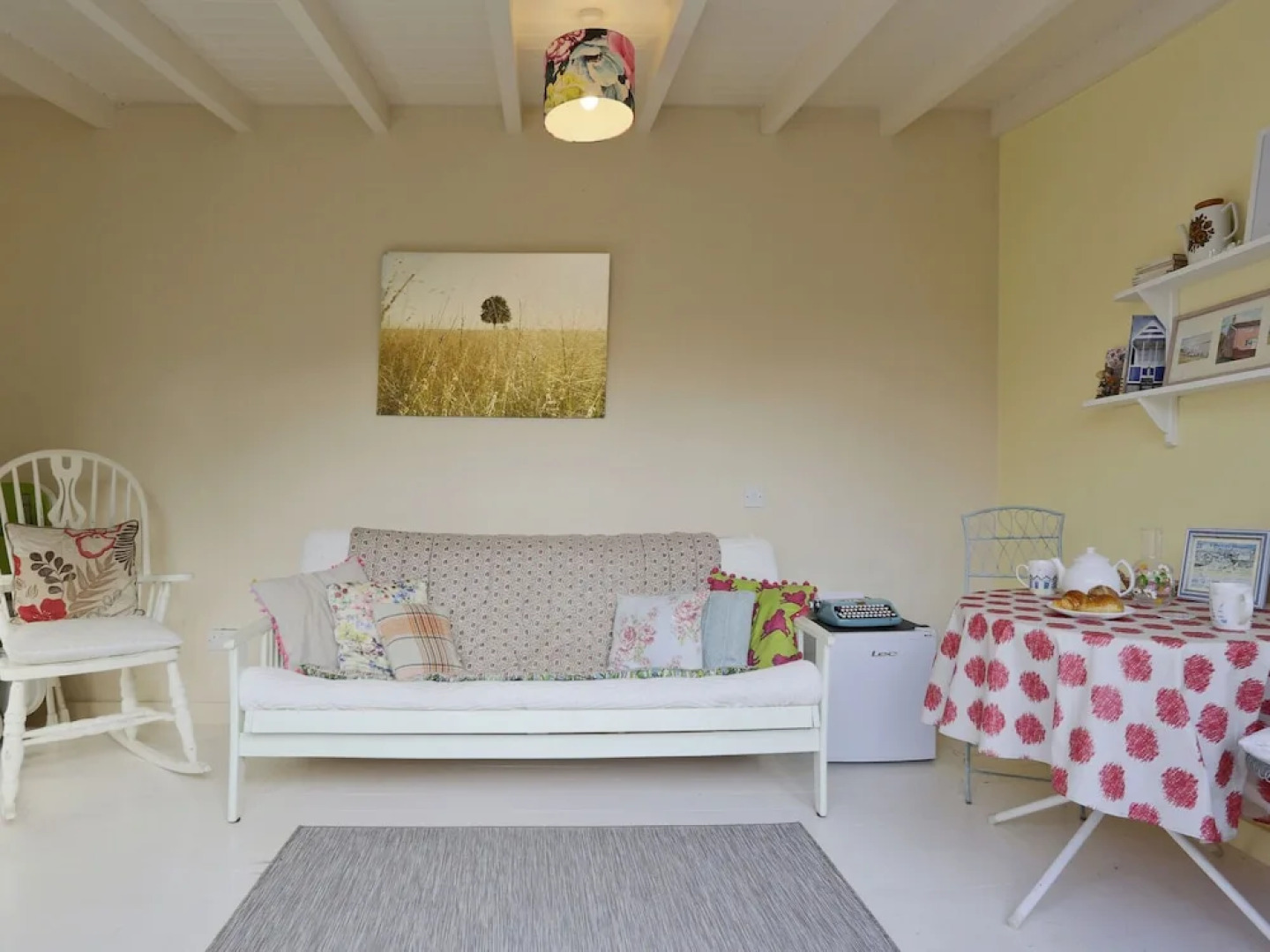 Lovely Cottage in Shottisham near Pub