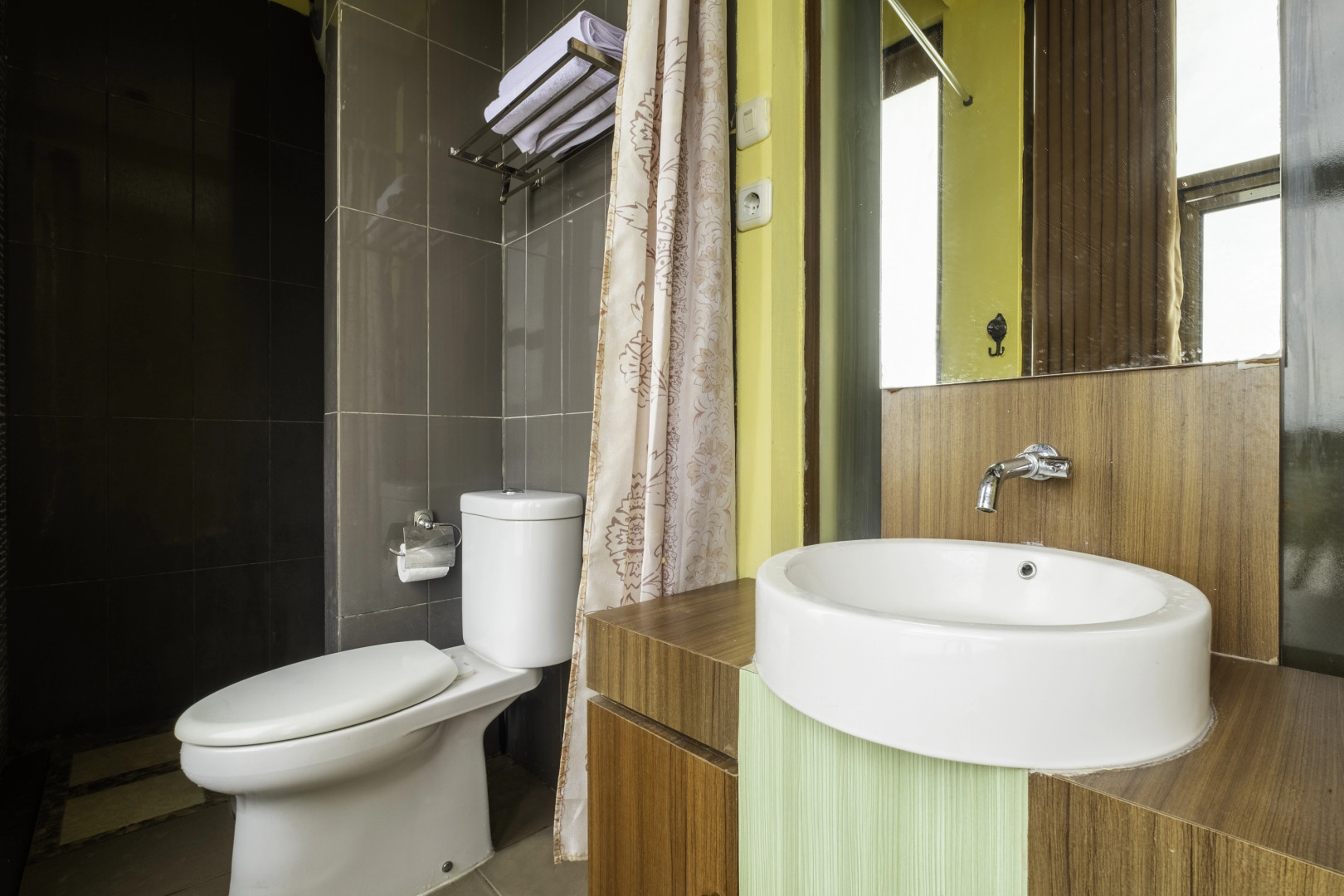 Capital O 1973 Guest House Toserba Selamat Syariah Pelabuhan Ratu