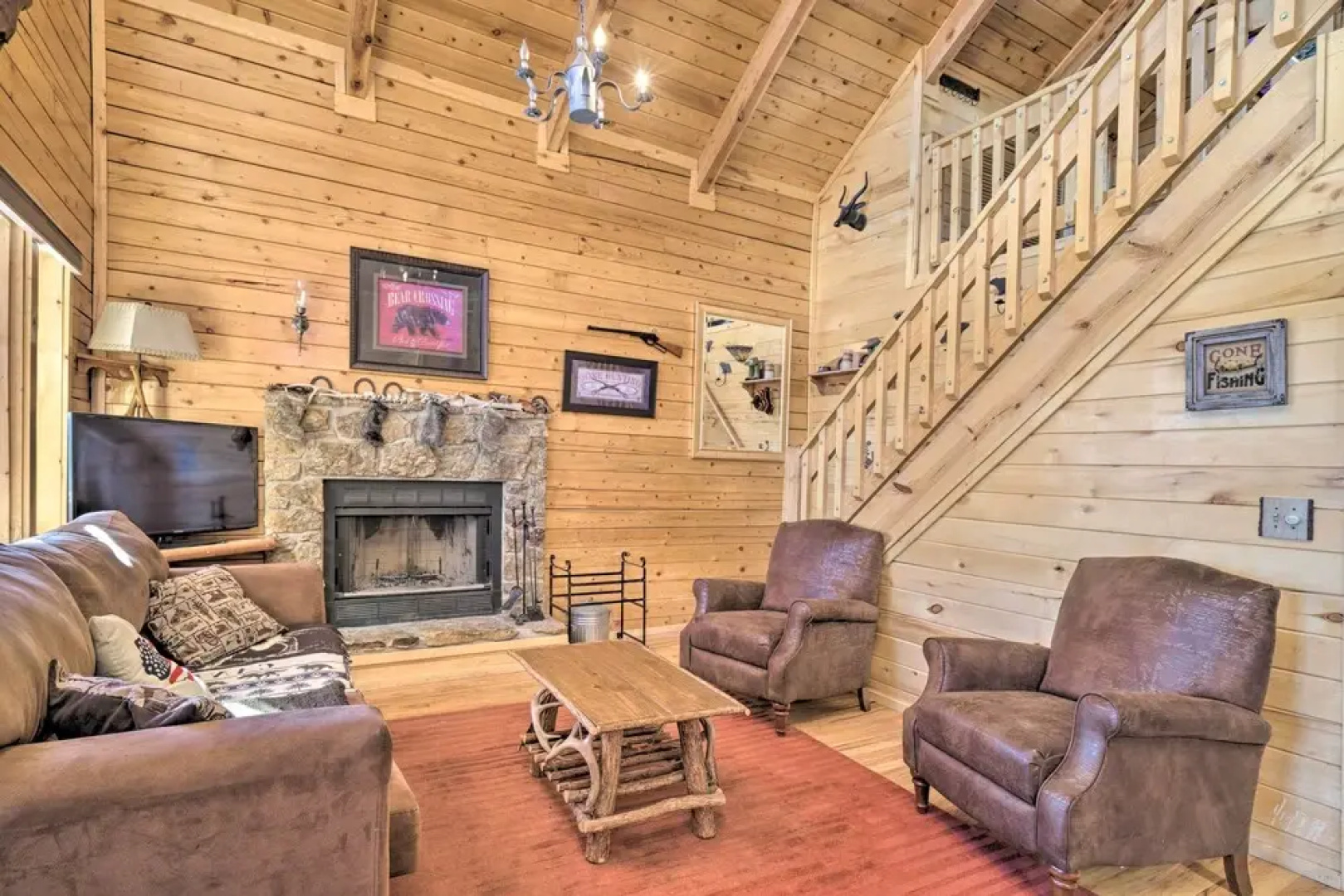 Log Cabin w/ Mountain Views ~ 30 Mi to Pikes Peak!