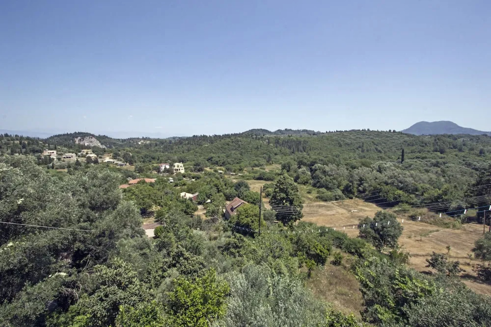 Sun-splashed Skyline Apt