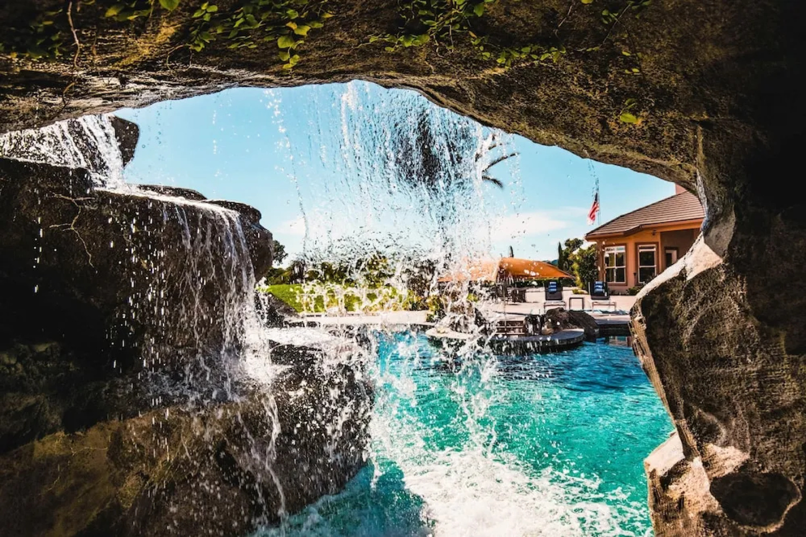 Mermaid by Avantstay Private Estate w/ Pool, Volleyball & Arcade!