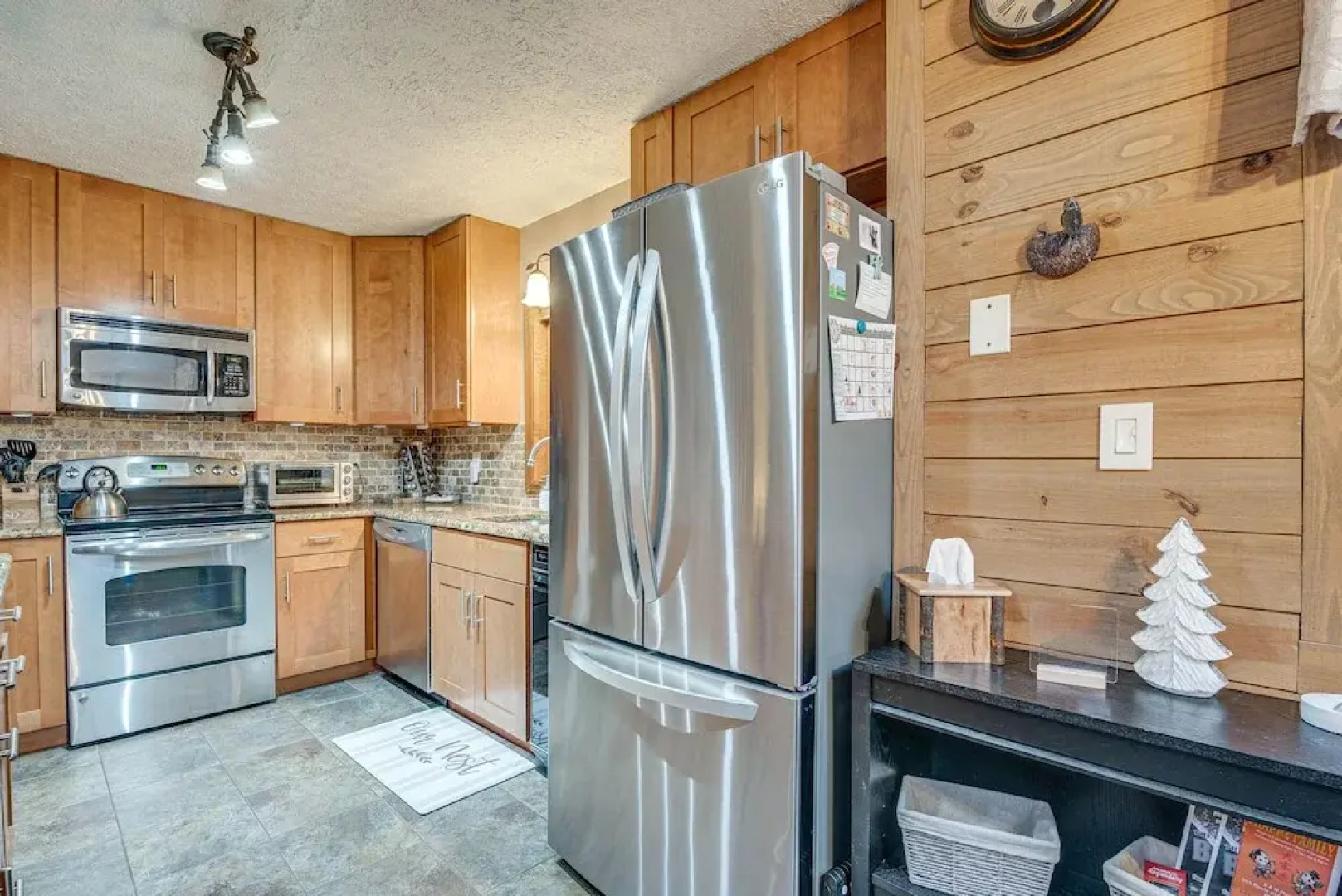 Eco-friendly Poconos Cabin w/ EV Charger!