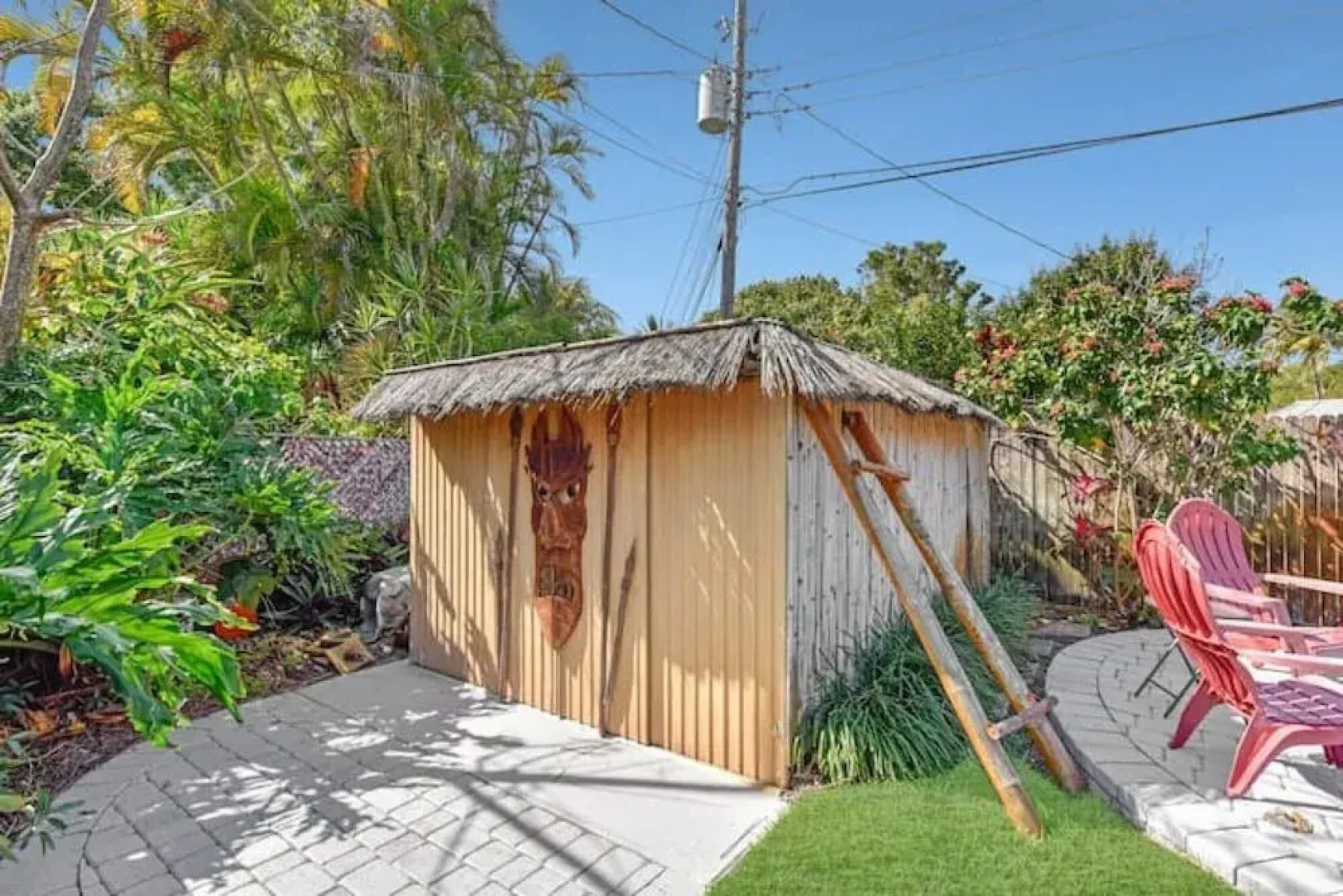 Beautiful pool property with woffice