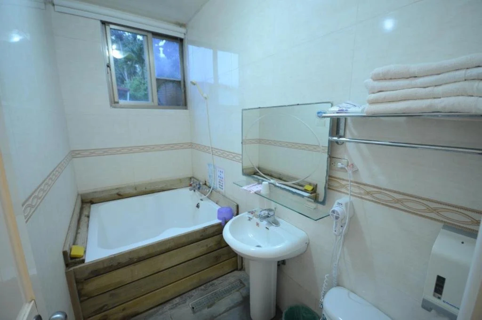 Cocos Hot Spring Hotel