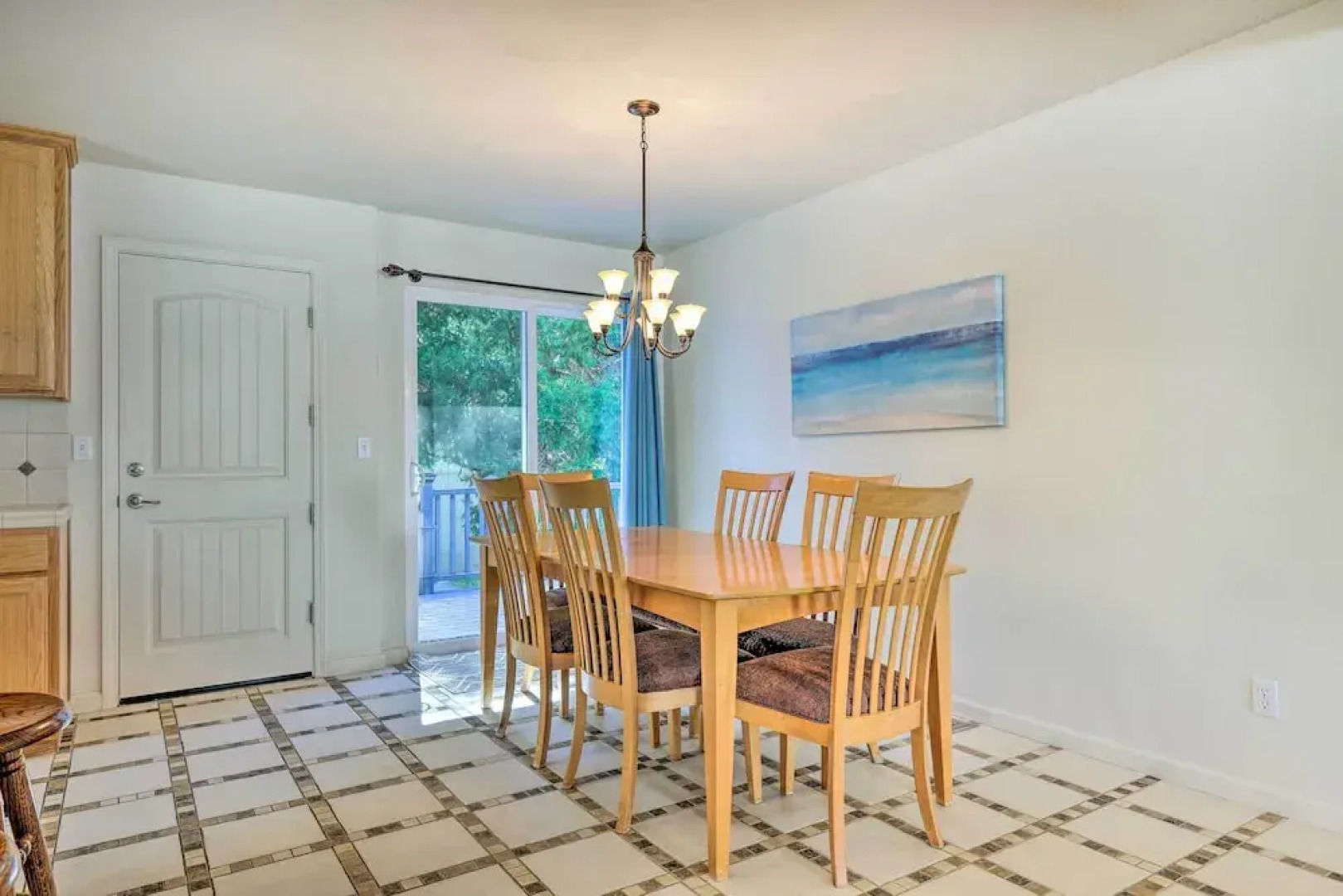 Community Perks: Welcoming Groveland Home