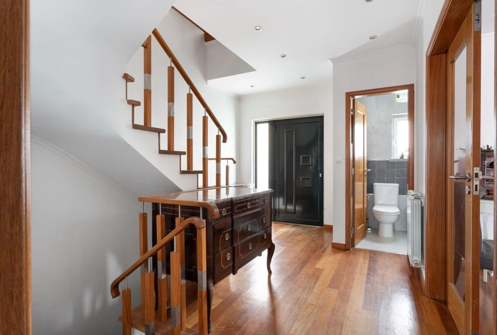 ALTIDO Stunning 4-BR house w/Private Yard in Estoril