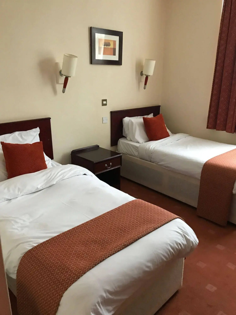 The Royal Victoria & Bull Hotel