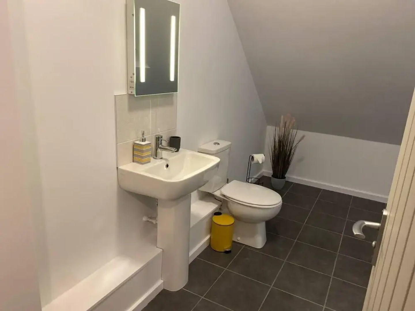 Central 4-bed House - Parking, Patio, Garden, Wifi