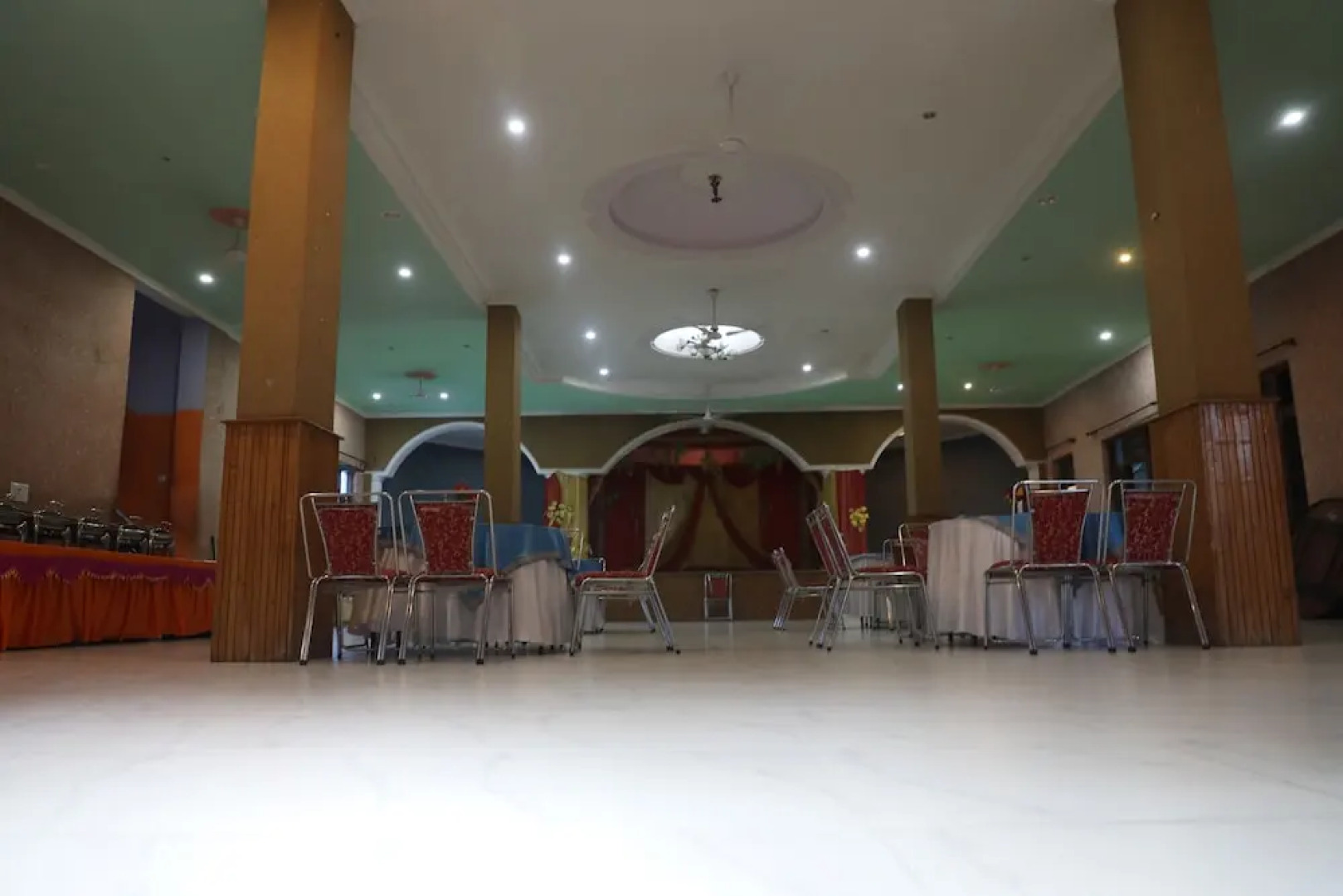 OYO 8367 Hotel The Woodz