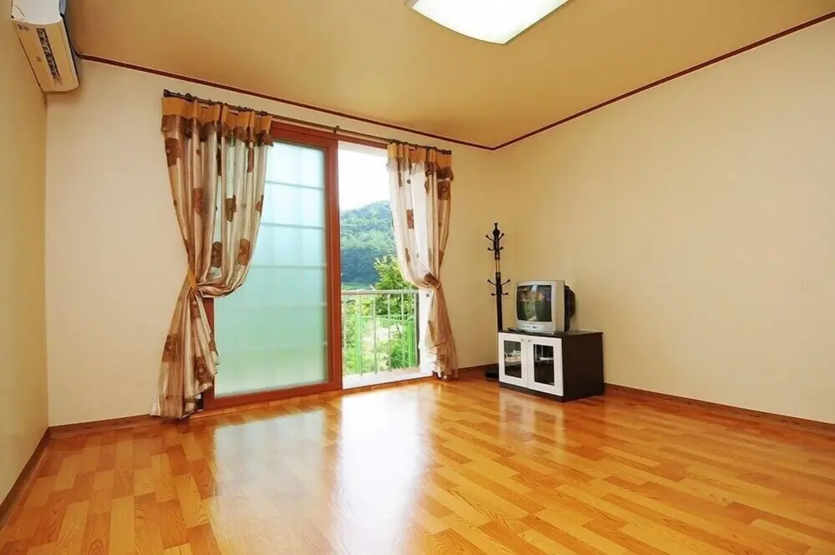 Songnisan Mountain White