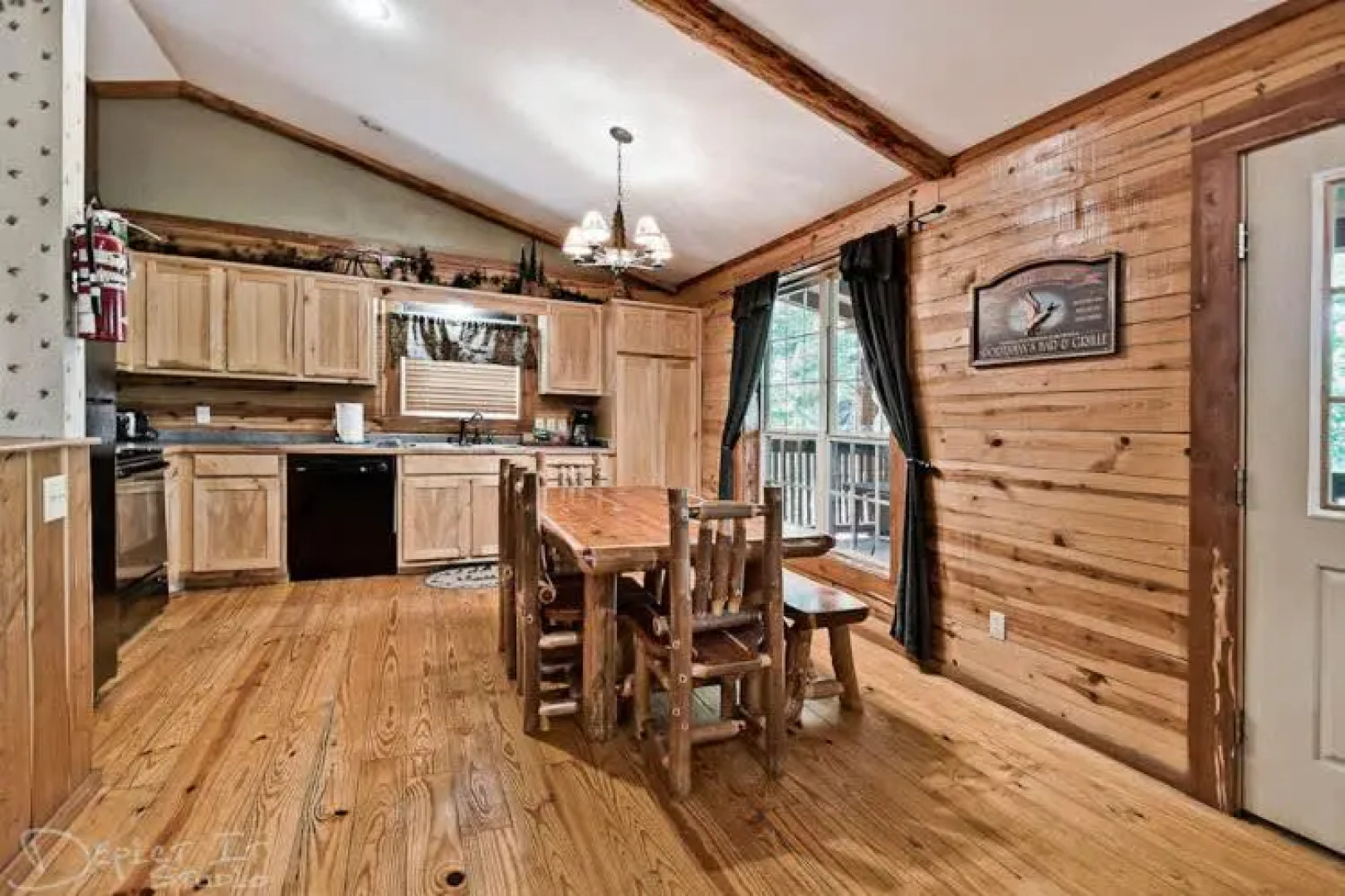 Secluded Cabin in the Woods! 2 story