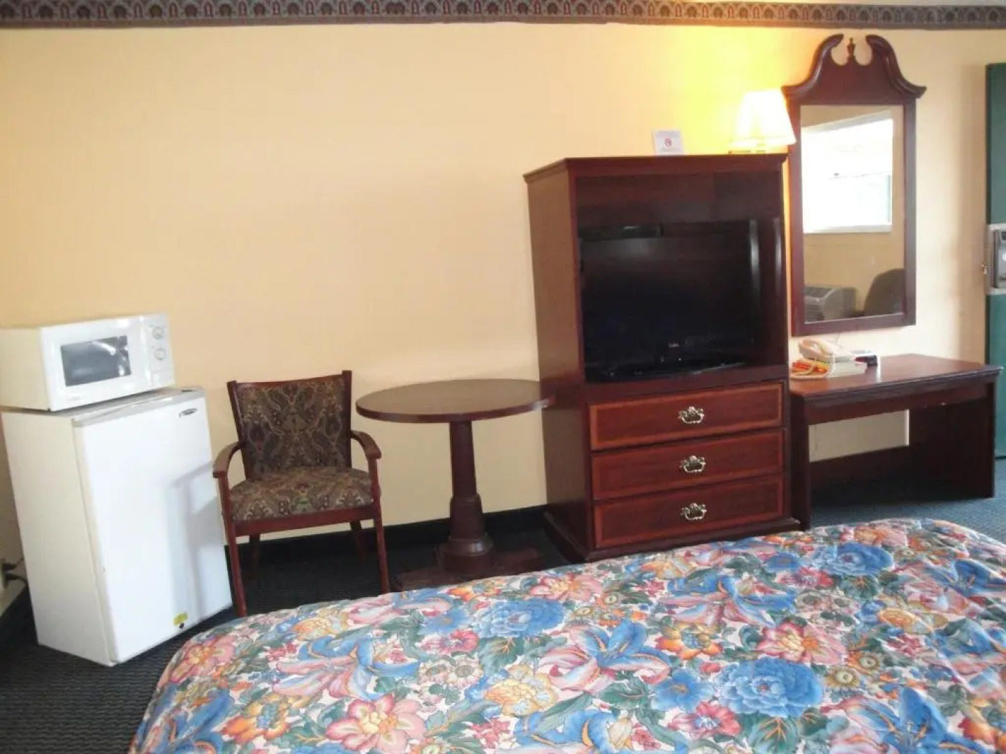 Economy INN poteau