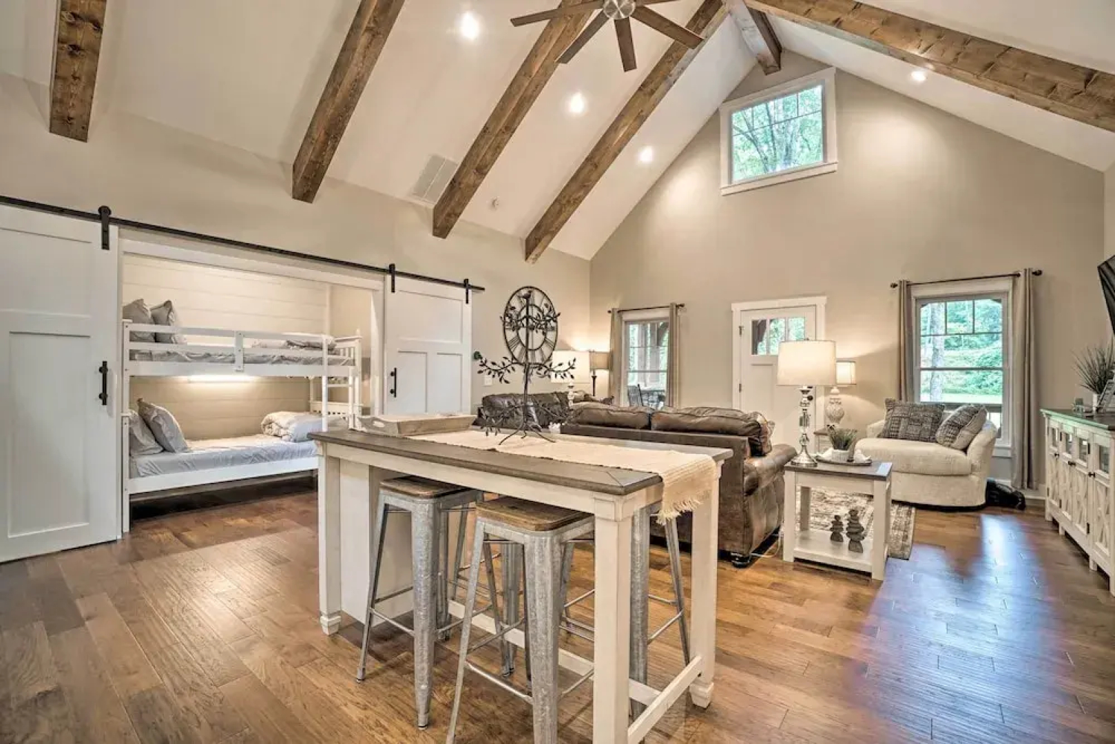 Hootenanny at Horton Creek: Creekside Escape!