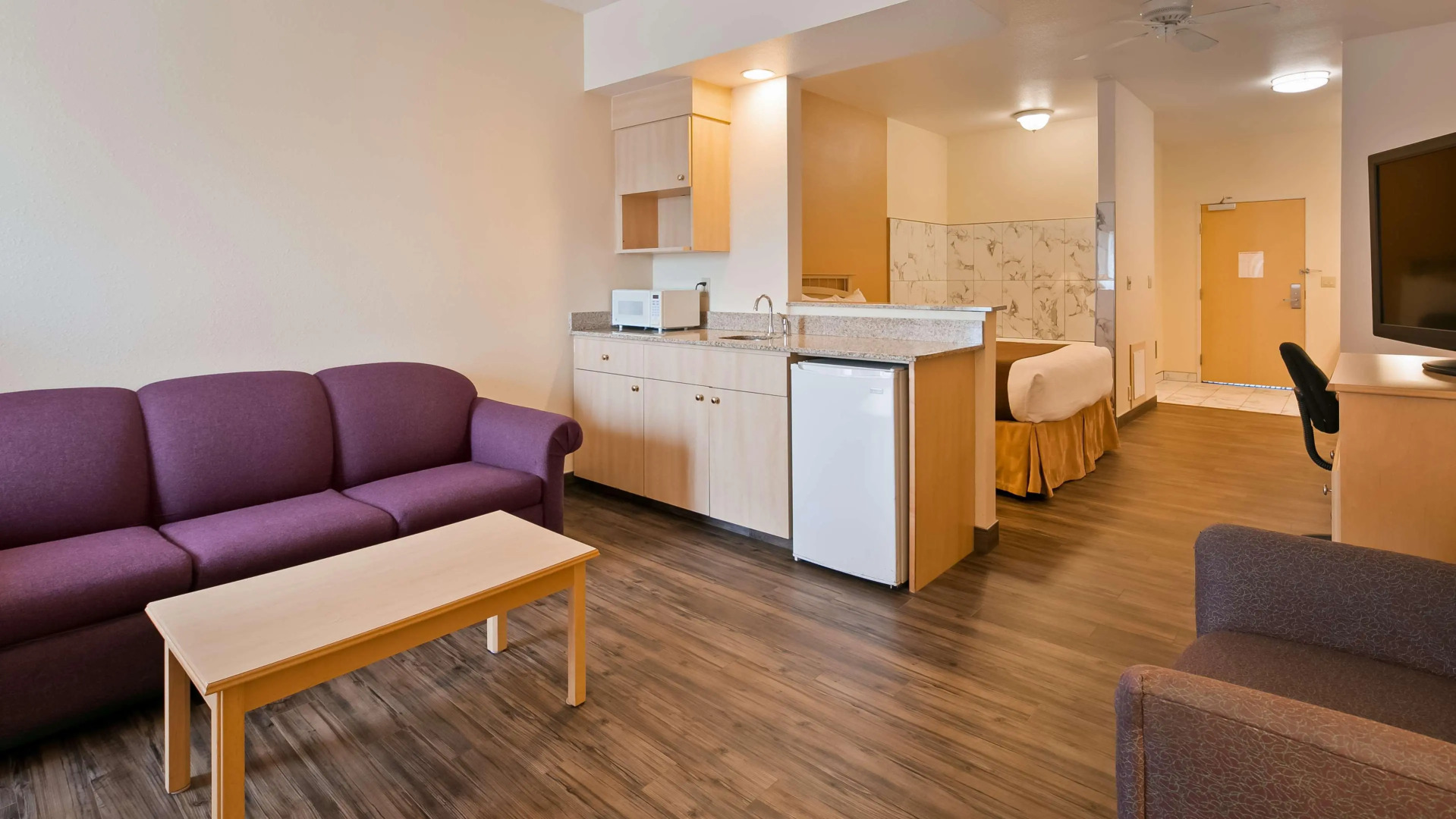 Lighthouse Suites Inn