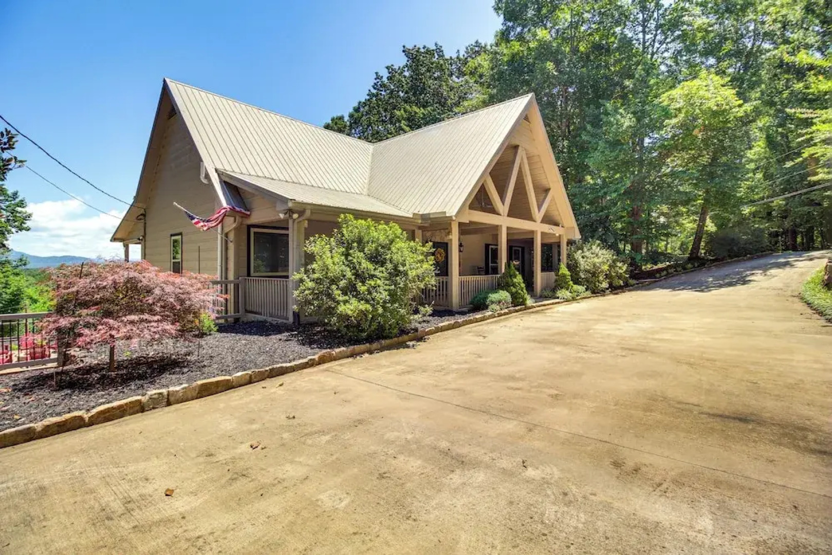 Ellijay Cabin w/ Hot Tub & Mountain Views