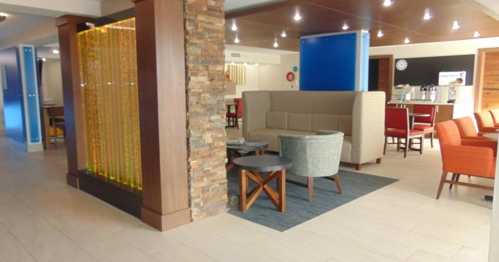 Holiday Inn Express & Suites Wapakoneta by IHG