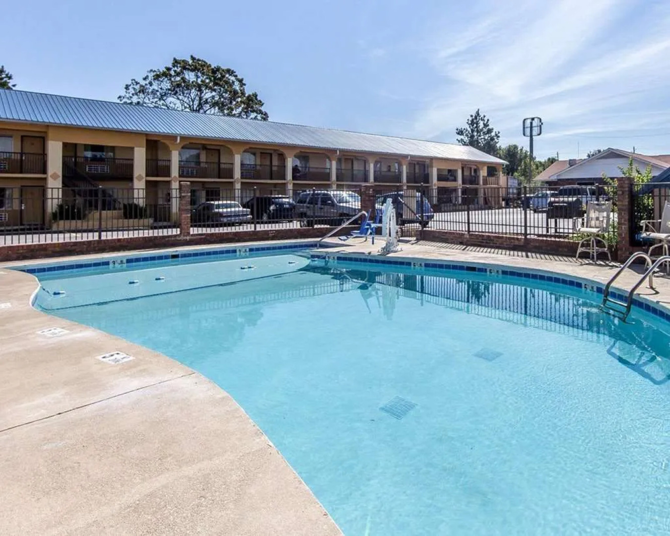 Days Inn By Wyndham Calhoun Ga I-75 And Us-41