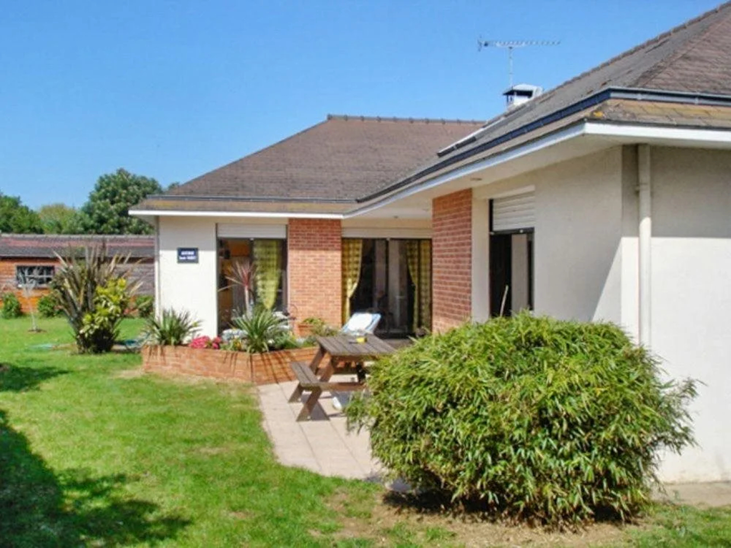 Idyllic house near the sea