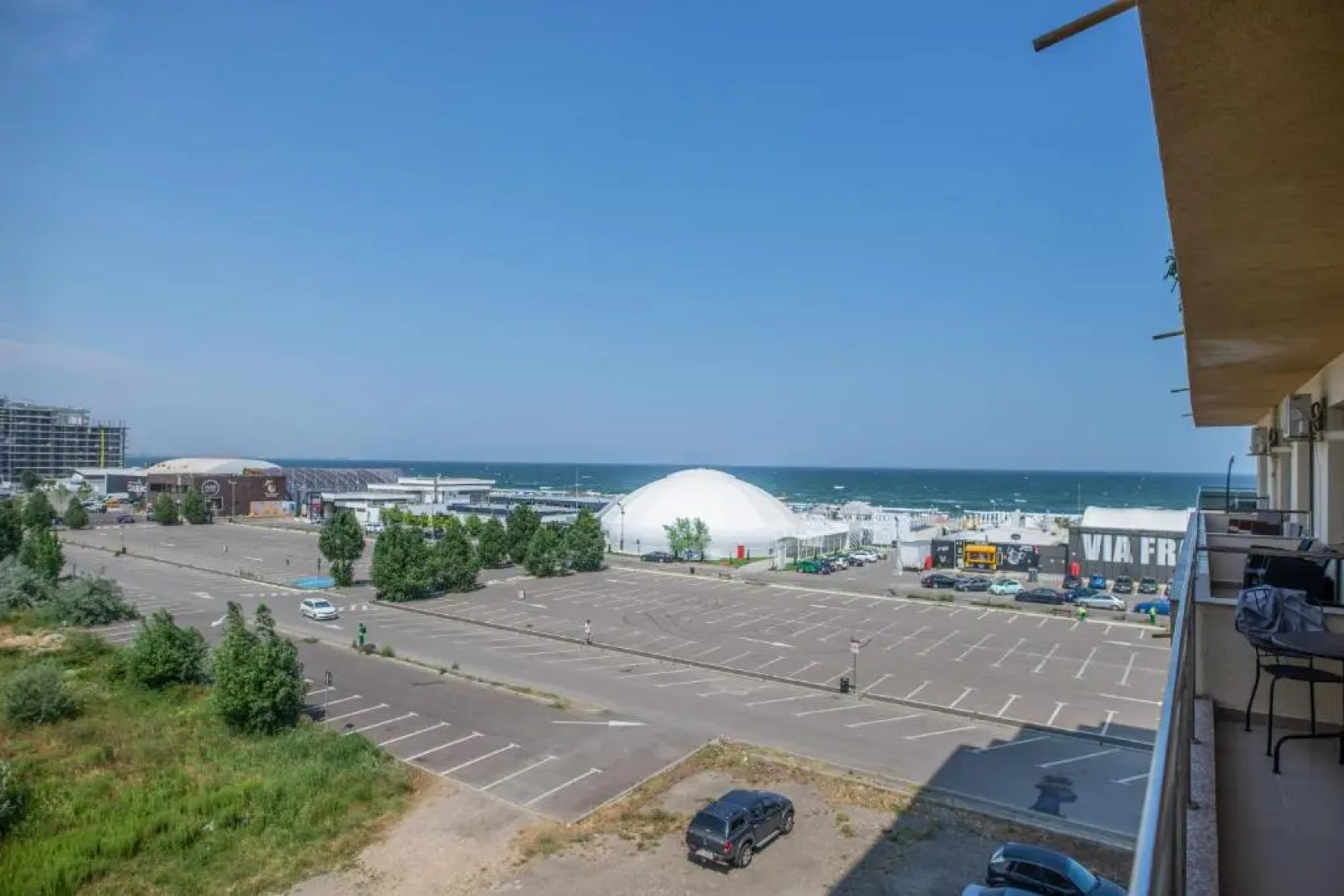 Happy Blue Apartment Summerland