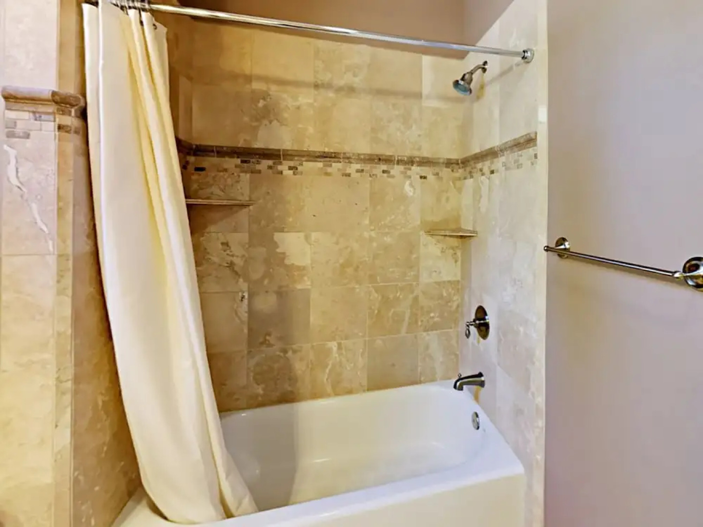 913 Lake Tahoe Blvd Home 4 Bedrooms 3.5 Bathrooms Home