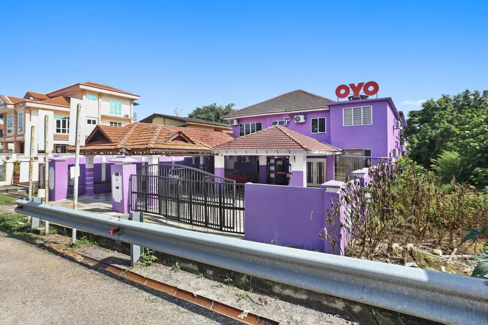 OYO 90873 Travellers Inn