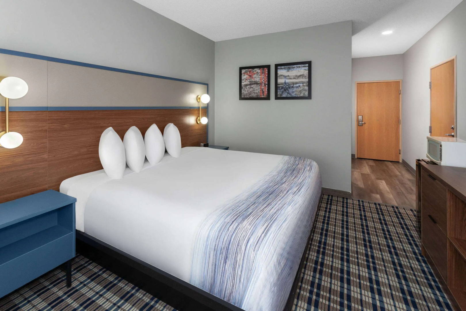 AmericInn by Wyndham Eagle River Downtown